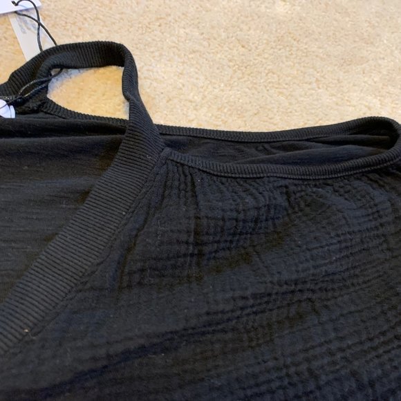 Red Haute Black One Cold Shoulder Two Texture V-neck Shirt Size S NWT - Picture 4 of 13